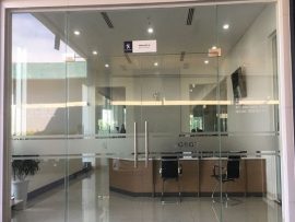 cửa kính cường lực